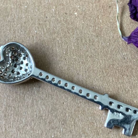 New Heart Key Crystal Sterling Pendant Necklace - Picture 7 of 10
